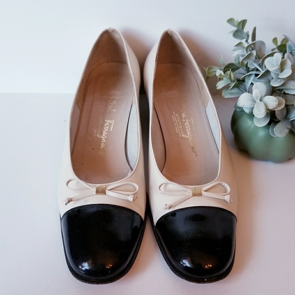 Salvatore Ferragamo Cream and Black Heels - Picture 4 of 8